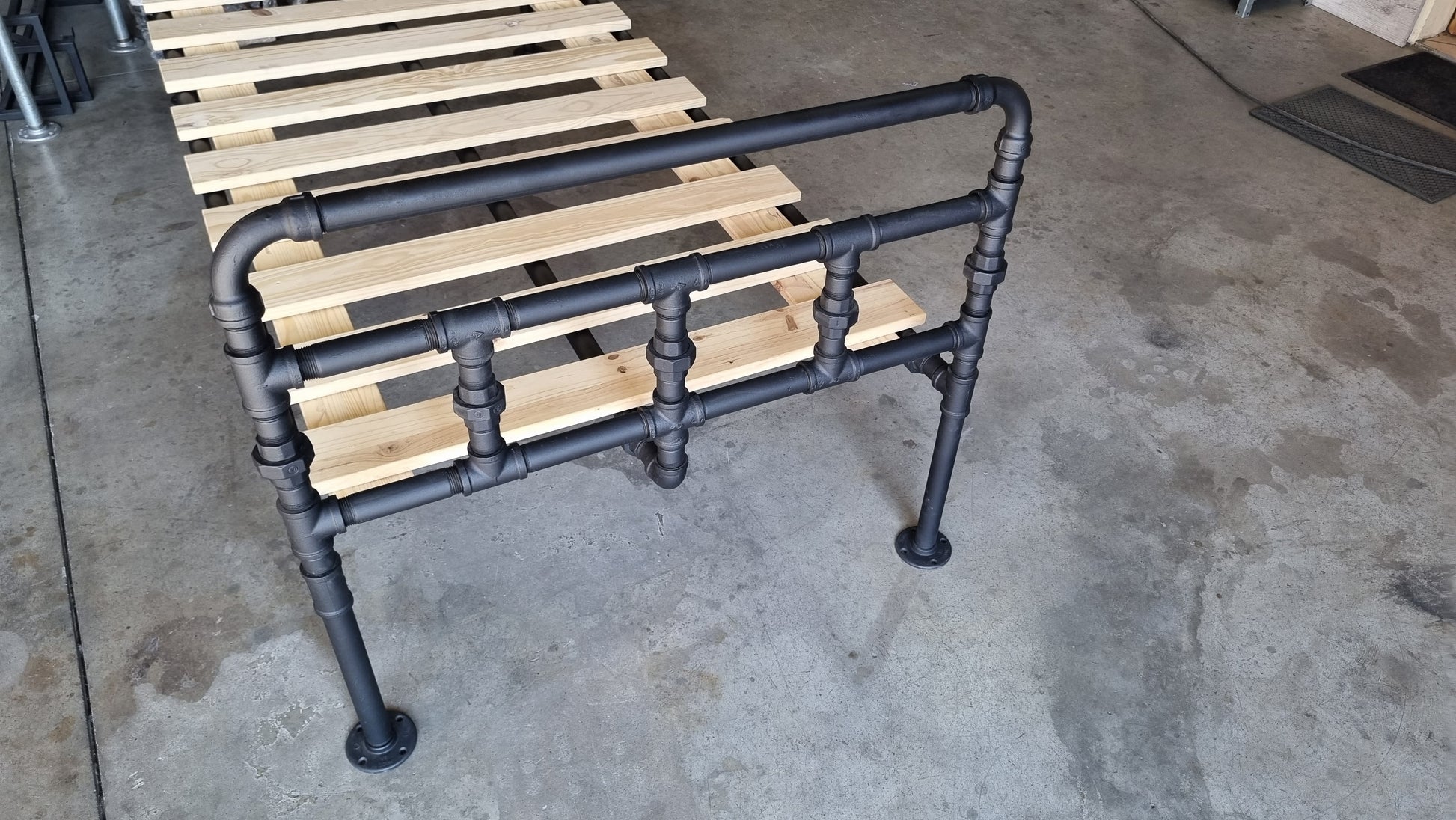 Pipe bed frame in 25mm pipe size format - New design – Aluminium ...
