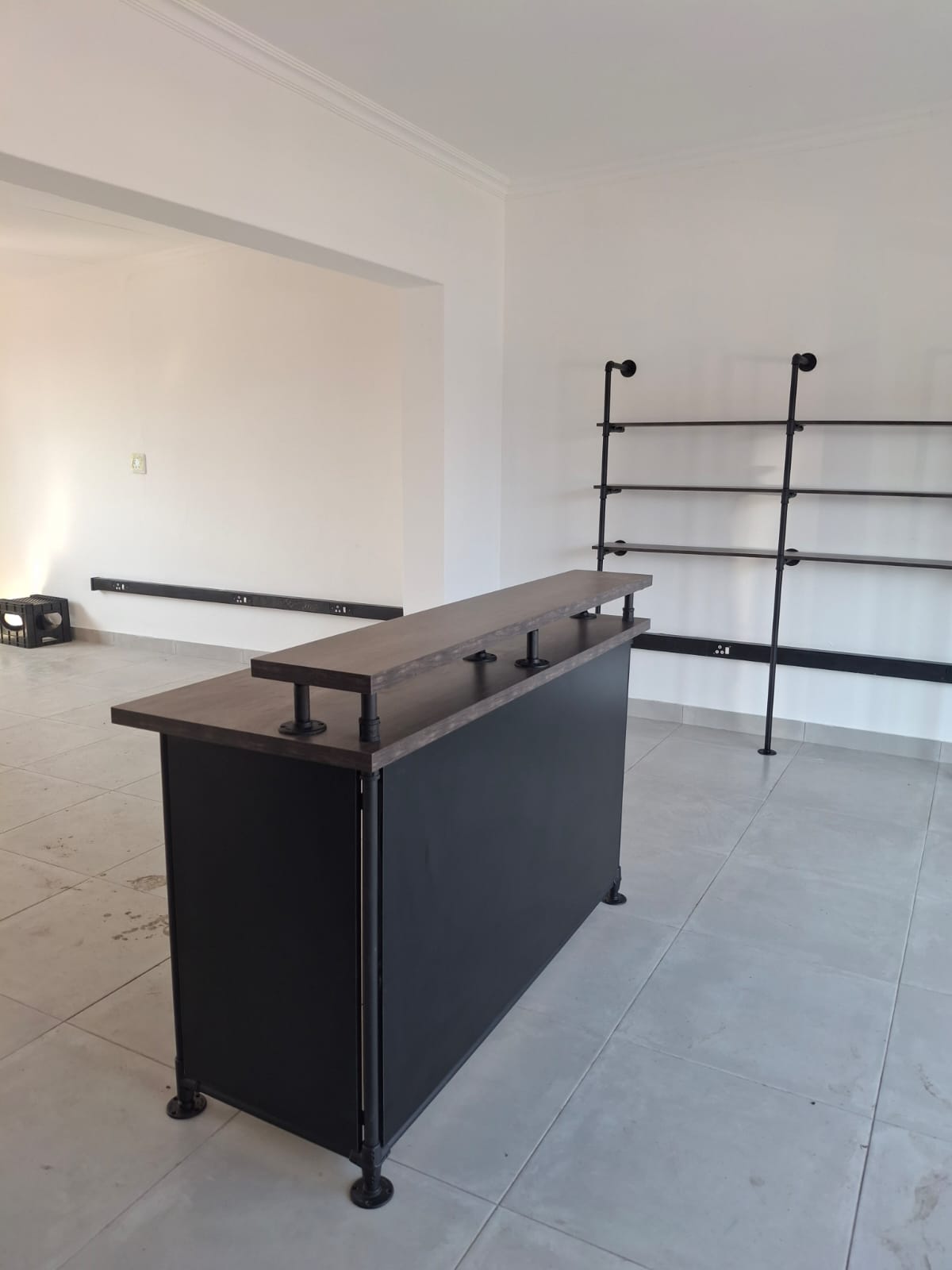 Industrial Pipe Reception & Multi-Purpose Counter – 1500mm